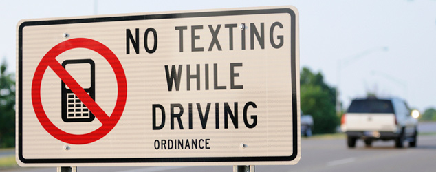 no texting while driving sign